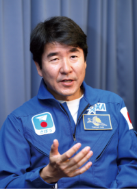 【龍谷大学】宇宙飛行士の土井隆雄氏が龍谷大学客員教授に就任　木造人工衛星に関する研究の継続および龍谷大学動画メディアにて悩める市民に寄り添う
