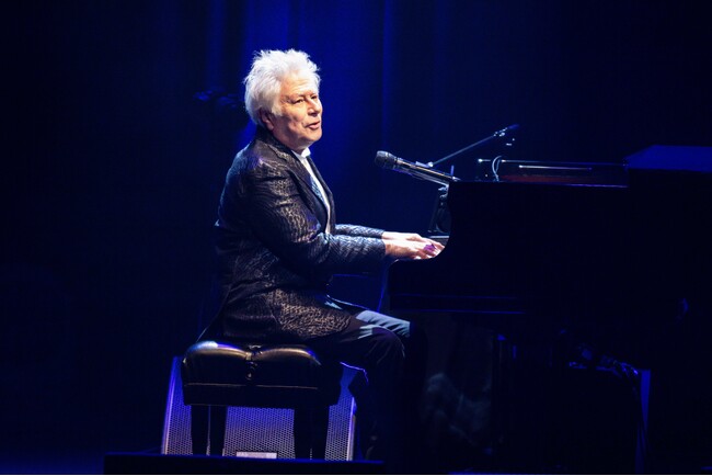 ディズニー音楽の巨匠、アラン・メンケンの半生と名曲を紡ぐアラン・メンケン ソロコンサート「ホール・ニュー・ワールド・オブ・アラン・メンケン」オフィシャルレポート到着！