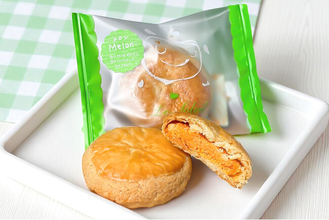 【1ヶ月限定の夏スイーツ】超濃厚な赤肉メロン餡を贅沢に包んだ「メロンパイ」7/11新発売