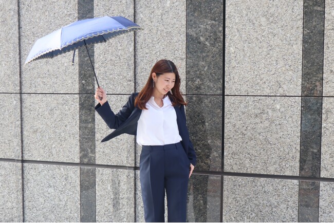 UVカット率99.9％！“着る日傘”のようなセットアップスーツが登場　「紫外線・暑さ・汗」のトリプル対策実現で夏場の過酷な環境をサポート