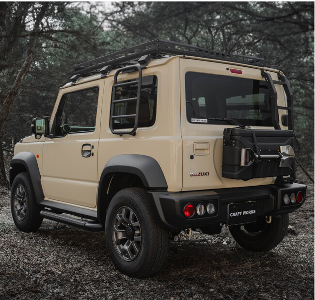 【Amazonプライムデー】ジムニー乗りの夏が変わる！ジムニーをワンランクUPさせる専用設計の「リアラダー」や、「リアボックス」「3D防水マット」など、デザイン性と快適性を高めるアイテムが驚き価格に！