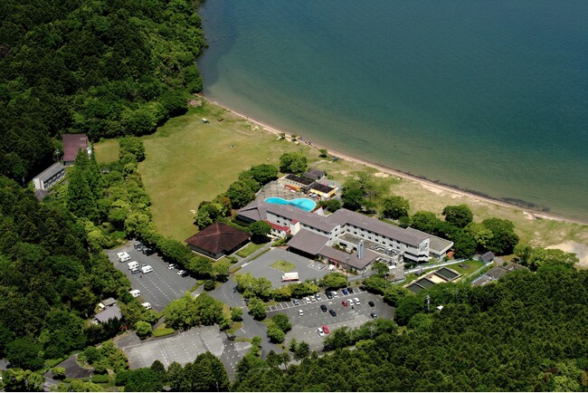 休暇村近江八幡の目の前！　琵琶湖湖東「宮ヶ浜水泳場」が７月１9日オープン　波打ち際まで芝生で快適、水質「ＡＡ」の湖水浴場
