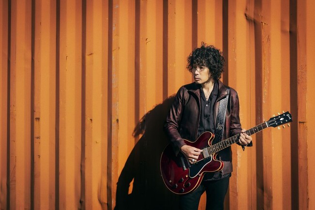 ＜斉藤和義＞自身初の試みとなる“ダブルセットリスト”ツアーからツアー終盤の神奈川・相模女子大学グリーンホール2DAYS公演をWOWOWで10月に連続放送・配信！