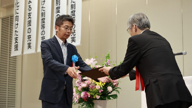 「スマートフォン顕微鏡を用いた活性汚泥の生物相観察」で最優秀賞を受賞／（公社）日本下水道協会定時総会において当社社員が表彰されました