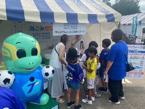 大分トリニータマスコットキャラクター「ニータン」と一緒にごみ拾い！「CHANGE FOR THE BLUE DAY」を開催！