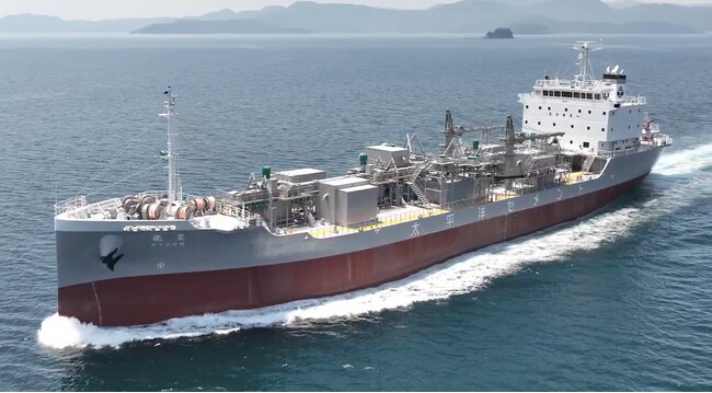 富士海運株式会社　新造船のセメント運搬船「竜王」は業界内でも最大規模！近代的な設備と性能でエネルギーの消費低減を図る。