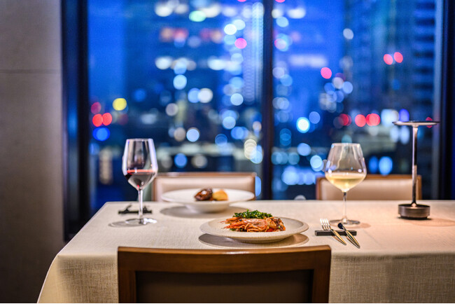 煌めく夜景とワインに酔いしれる、秋香るフレンチディナー／ザ ロイヤルパークホテル アイコニック 大阪御堂筋