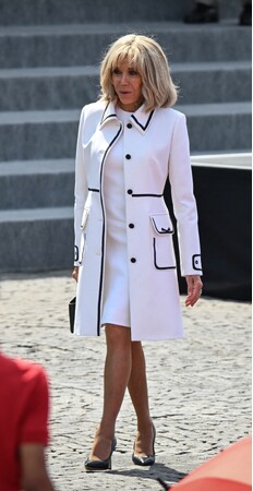 【ルイ・ヴィトン】ブリジット・マクロン仏大統領夫人、バスティーユ・デーのパレードにルイ・ヴィトンを着用