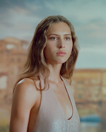 【FERRAGAMO】2025年プレフォールコレクション キャンペーンのディレクターズカットと舞台裏映像を公式オンラインストアで公開