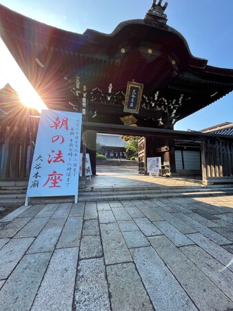 【西本願寺】大谷本廟（おおたにほんびょう）夏の風物詩「朝の法座」を開催！