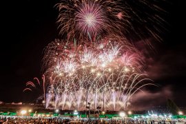 夏の夜空を彩る大輪の花火