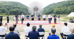 環太平洋大学が新たなトレーニング拠点「ランニングパーク」を開設 ― 岡山駅前で長年親しまれたオブジェ「ピーコック」を設置、地域のシンボルと先端スポーツ施設が共存