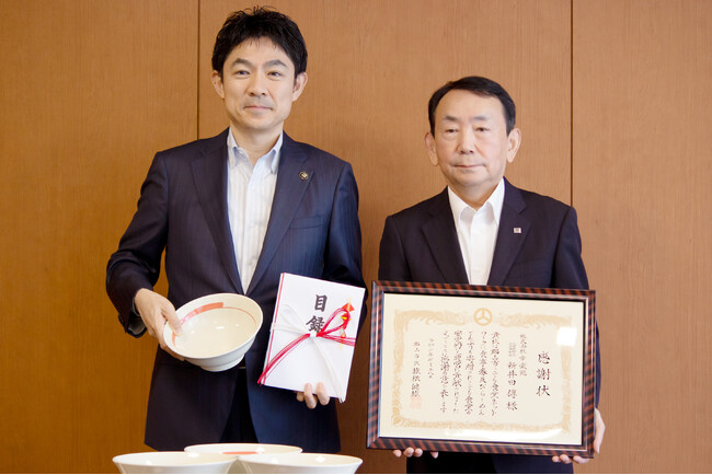 幸楽苑の「お食事券」と「らーめん丼」をこども食堂へ寄付いたしました