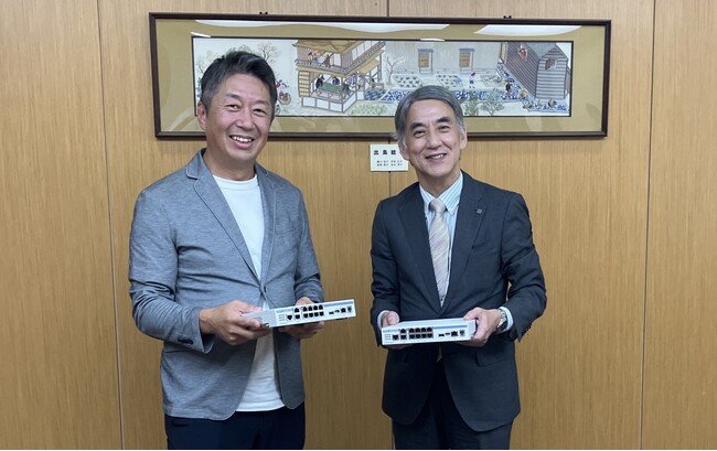 大学の学びをICTで支援　ファミリーネット・ジャパン、長崎県立大学に情報通信機器を寄贈