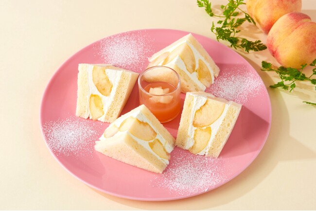 夏の身体に、桃のごほうび。桃をまるごと1個使用した贅沢サンドが登場！