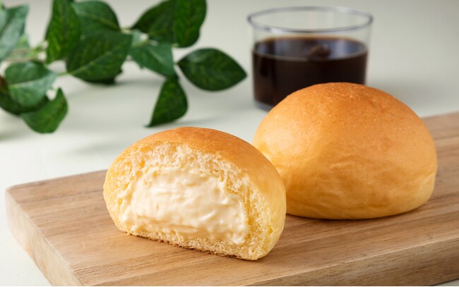 ファミリーマート『冷やして食べる とろけるくりーむパン カスタード』リニューアル、シリーズ累計販売数2,000万個突破（※1）、パッケージデザインも新たに美味しさをお届け