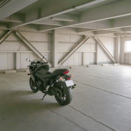 屋根付きで雨風から愛車を守れる!大型バイクも余裕の立体駐車場 屋根付きで雨風から愛車を守れる!大型バイクも余裕の立体駐車場