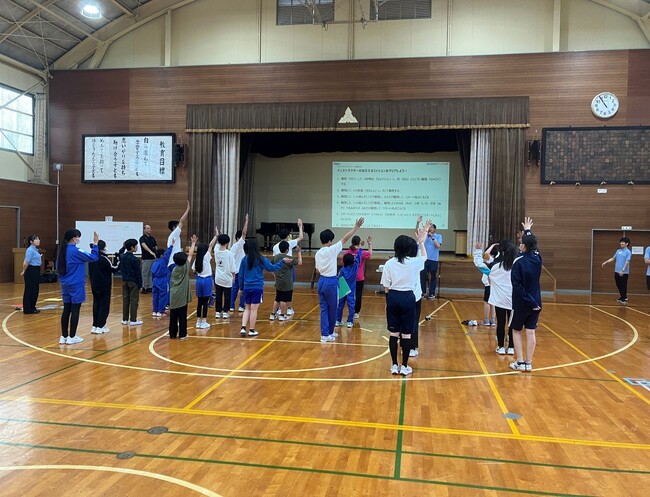 駿台、新潟県・粟島浦村の小中学校でドローン体験授業を実施― ICT教育支援の一環として離島の学びを支援 ―