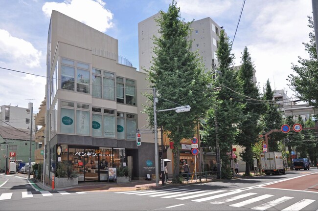 目白商店街の活性化に挑む小規模商業ビルに、消化器総合クリニックが開院