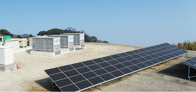 太陽光発電所併設型蓄電システムを初納入