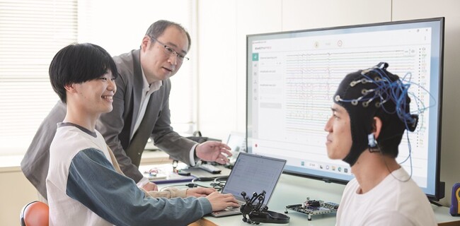 脳科学や人工臓器など、電子情報工学をベースに「生体医工学」の面白さを解説する、中・高校生向けセミナー「電子情報工学系オンラインセミナー　―情報エレクトロニクス＆医用工学の展開―」を開催