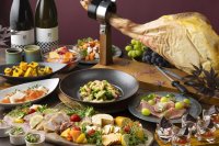 富士マリオットホテル山中湖
一升瓶に詰められた山梨ワインをフリーフローで
「Smoke & Grill Semi-Buffet Dinner ～YAMANASHI Wine Mariage～」を発売