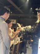 店舗で結婚誓約書にサイン 店舗で結婚誓約書にサイン