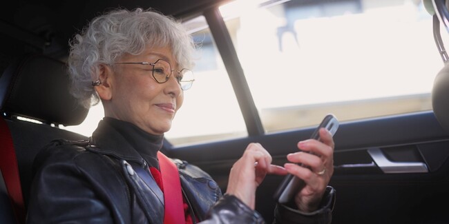 国内初、配車アプリ「Uber」に高齢者向けアカウントが登場