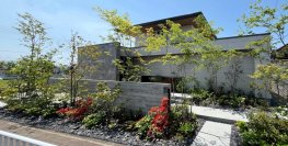 「庭屋一如(ていおくいちにょ)」~建物と一体となり自然と調和する庭~