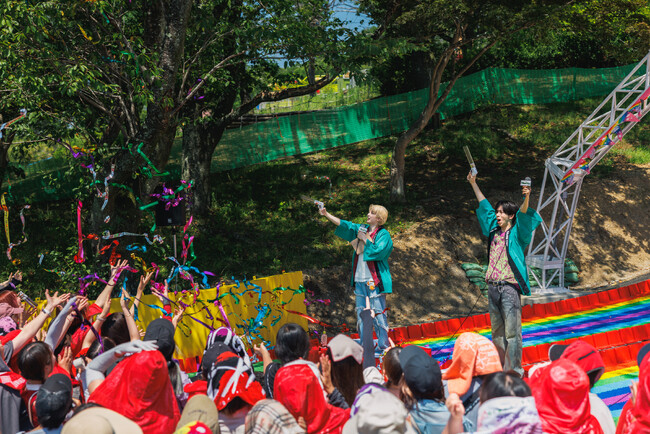 【神奈川県・さがみ湖MORI MORI】「超特急」リョウガさんとユーキさんが、本日7/26(土)オープンの巨大チュービングスライダー「マジカルウェーブ」を体験！