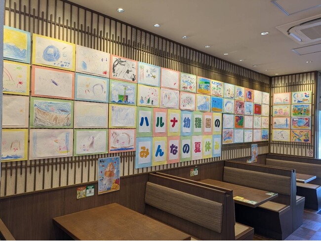 【とくとく】ハルナ幼稚園×香芝サービスエリア（とくとく）で「夏休み」をテーマにした園児の絵画作品展示を実施します！