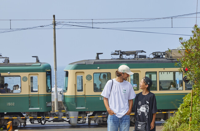 江ノ電 × California General Store × アーティスト RYU AMBE、湘南の夏を彩る限定トリプルコラボアイテムが登場