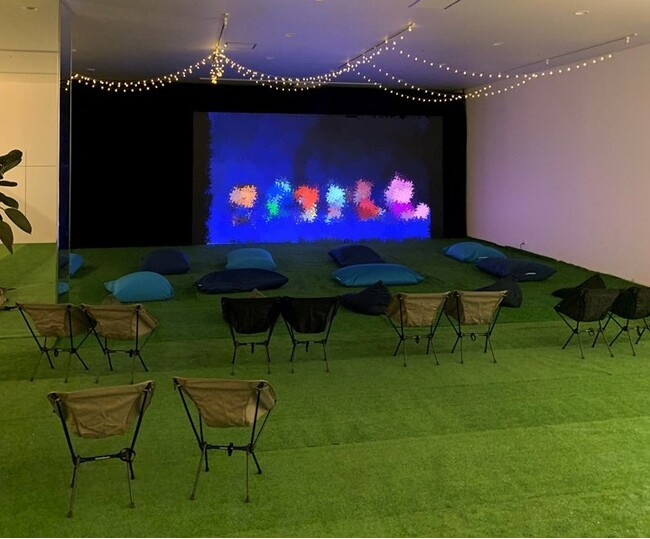 日本企業初*DCI認証取得のLEDビジョンを使用した「LEDヘッドホンシネマ」誕生！！