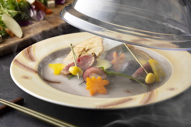伊豆マリオットホテル修善寺 秋の夜長を楽しむ燻製ディナーで “食欲の秋”を堪能「Dynamic Share Plate Dinner ～Smoky & Cozy～」発売