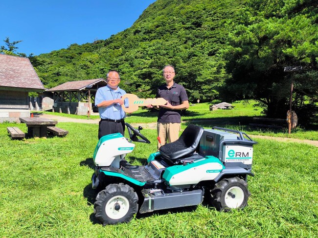 国立公園で始動、静音×脱炭素の草刈り機 ― 雲仙でeRM導入セレモニーを実施
