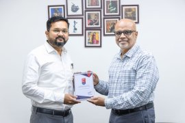 GPTW認定を記念するISL経営陣 GPTW認定を記念するISL経営陣