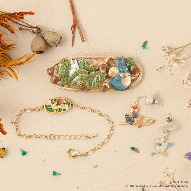 大人女子向けのスタジオジブリグッズをセレクトした「Donguri Closet」にて、2025年8月9日(土)よりアクセサリーブランド「Palnart Poc」とのコラボレーション商品3種が新登場