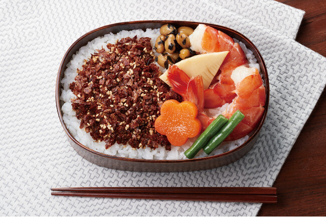 「“のり弁慶”ふりかけ」にライバル登場！？その名も「“ぶし若丸”ふりかけ」！！自慢の味かつおたっぷりで素材感満載！おいしさも食べ応えも抜群なふりかけ