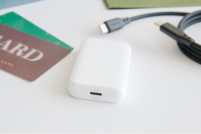 GaN採用で狭いスペースに最適！最大PD36W出力に対応した薄型AC充電器「OEC-APD36C1G-WH」を発売。