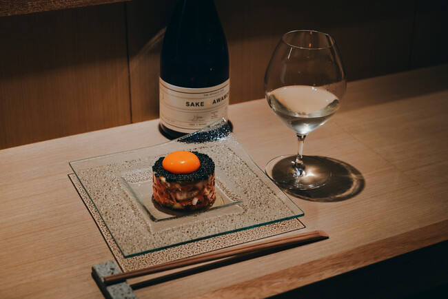 泡盛で仕上げる新時代の日本酒 第八弾「SAKE×AWAMORI 大吟醸2025」8月1日(金)発売