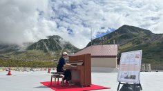 立山黒部アルペンルート、標高2,450mでピアノが弾けるイベント「立山ストリートピアノ」を9月20日(土)から4日間開催！8月2日(土)、15日(金)には富山駅で出演者募集のプレイベントも