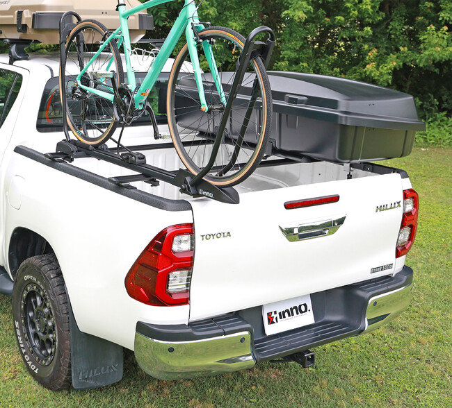 ハイラックスで遊び尽くす。荷台専用ベースキャリアが登場｜INNO（イノー）