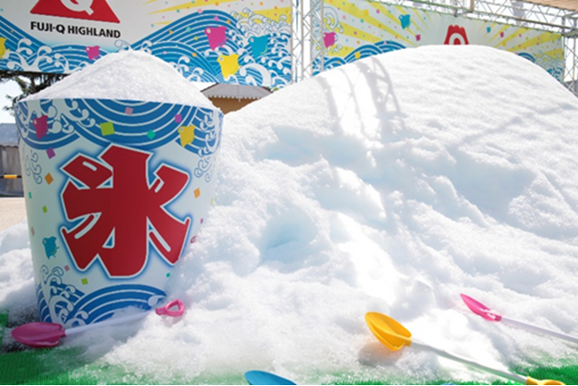 標高830mの富士急ハイランドで「涼」を満喫！雪あそび広場・ひんやりグルメフェア・納涼花火大会を開催！～「巨大かき氷フォトスポット」や地上50ｍの大観覧車から花火が楽しめる「特別鑑賞席」が新登場！～
