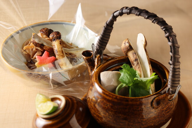 【ホテルオークラ神戸】秋の味覚を贅沢に味わう『松茸御膳』と『松茸会席』を9月1日より提供