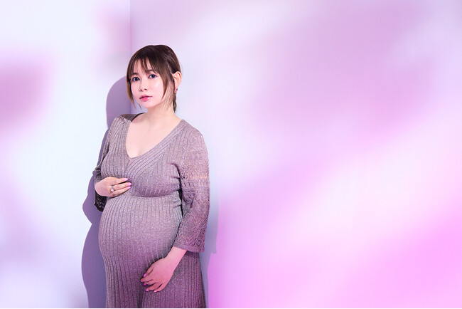 【メディア初公開】中川翔子のマタニティフォトをNumero.jpがディレクション。蜷川実花撮り下ろしの鮮烈ヴィジュアルに注目