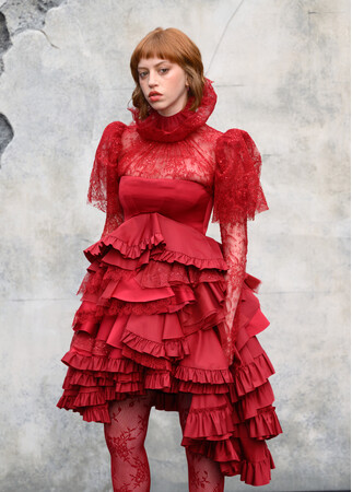 【McQueen】リリー・ニューマークがマックイーンを着用