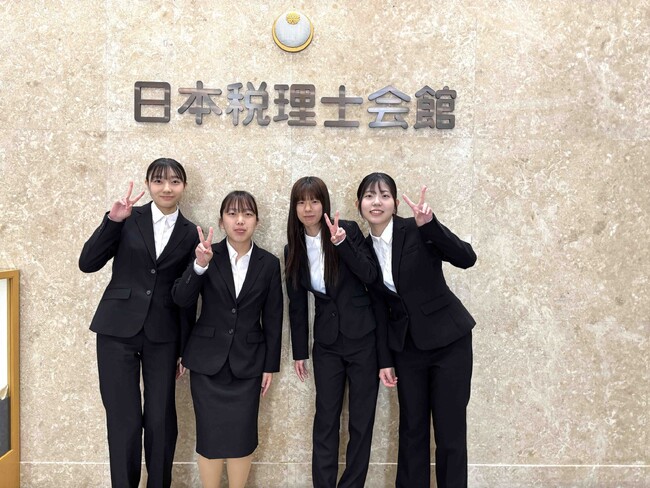 専門学校生が日本税理士会館を訪問税理士制度の歴史を知り、ＡＩと共存できる税理士の役割を知る