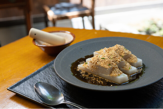 【船橋屋】亀戸天神前本店限定「くず餅 風流くらべ　夏-煎り胡麻とすだち-」新登場