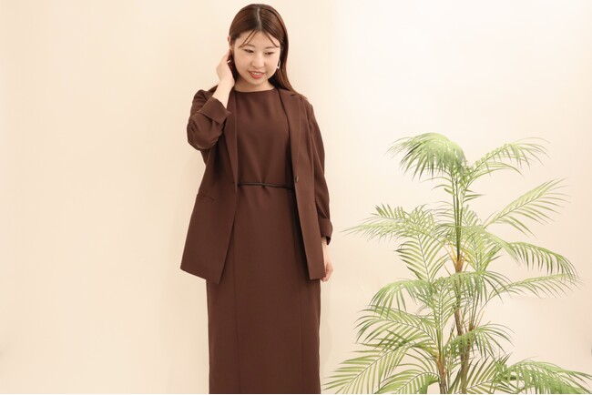 長期化する夏に向けて“秋色夏素材”のカセット服を発売 忙しい朝でも簡単コーデ、機能満載の万能アイテム