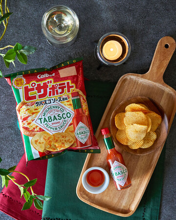 カルビー史上初　ピザの相方「TABASCO(R)ソース」とのコラボレーション！ さわやかな酸味とピリッとした辛みが効いた『ピザポテト タバスコ(R)ソース風味』